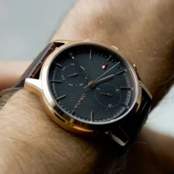 ساعة تومي هيلفيغر للرجال 1710435