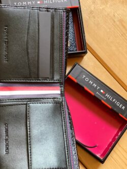 ⁦محفظة تومي هيلفيجر⁩ - الصورة ⁦4⁩