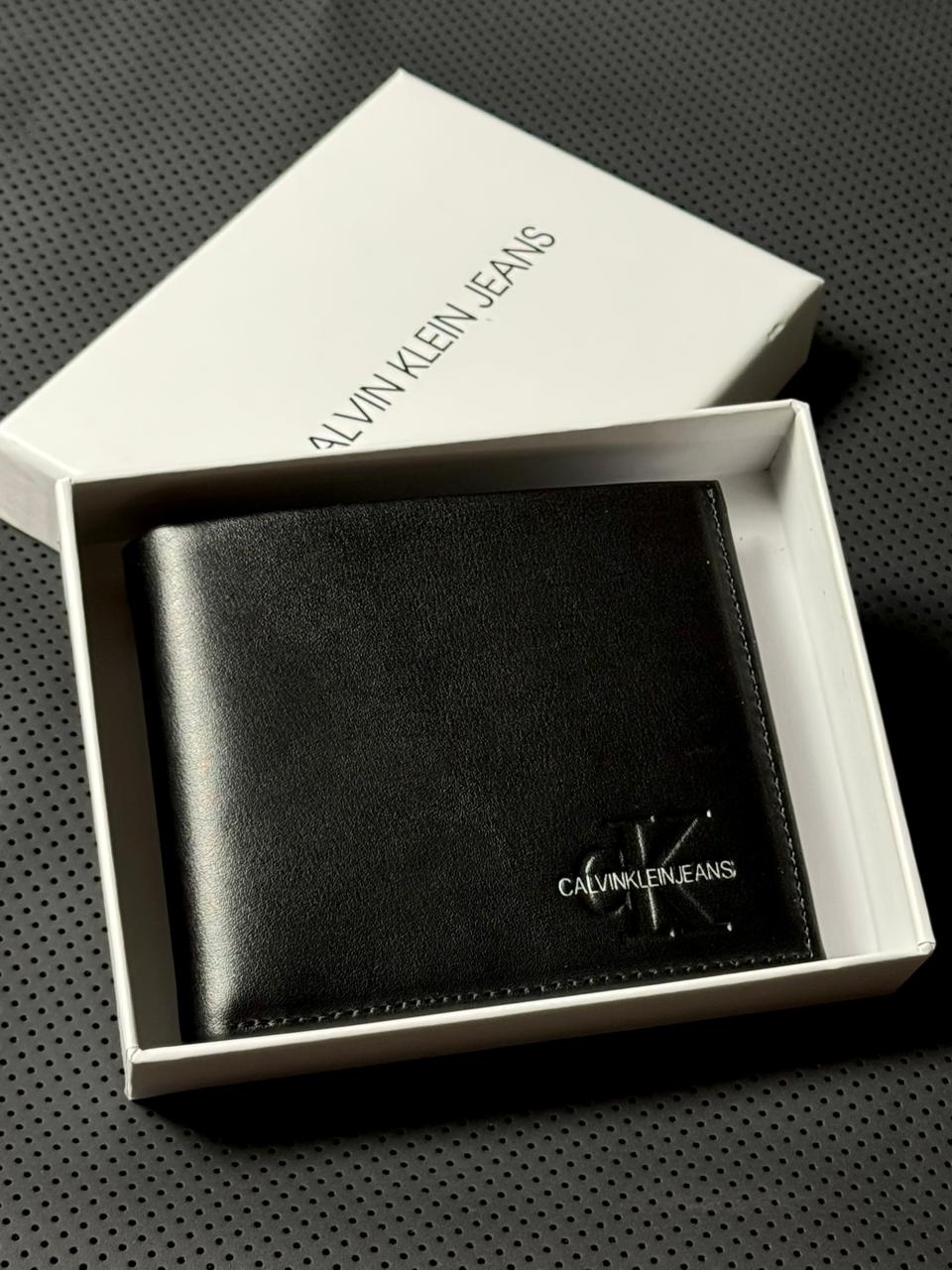 WhatsApp Image 2025-12-09 at 8.14.55 PM محفظة كيلفين كلاين - الصورة 1