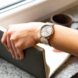 ⁦ساعة تومي هيلفيغر للنساء 1782593⁩ - الصورة ⁦9⁩