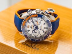 ⁦Omega Seamaster Planet Ocean 600M 45.5 mm, steel on rubber strap⁩ - الصورة ⁦4⁩