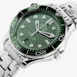 ⁦Omega Seamaster Diver 300M Master Chronometer Dressed in Green⁩ - الصورة ⁦3⁩
