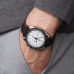 ⁦ساعة أوميغا (سبيدماستر) للرجال 311.32.42.30.04.003⁩ - الصورة ⁦9⁩