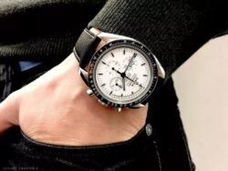 ⁦ساعة أوميغا (سبيدماستر) للرجال 311.32.42.30.04.003⁩ - الصورة ⁦10⁩