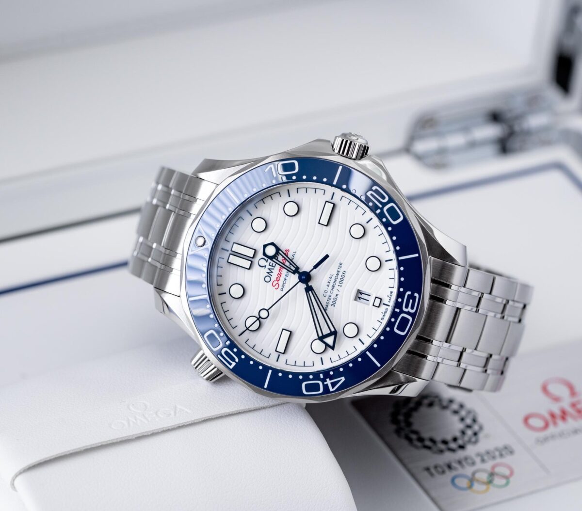 ⁦Omega America's Cup Seamaster Diver 300M 42 mm, steel on steel⁩ - الصورة ⁦9⁩
