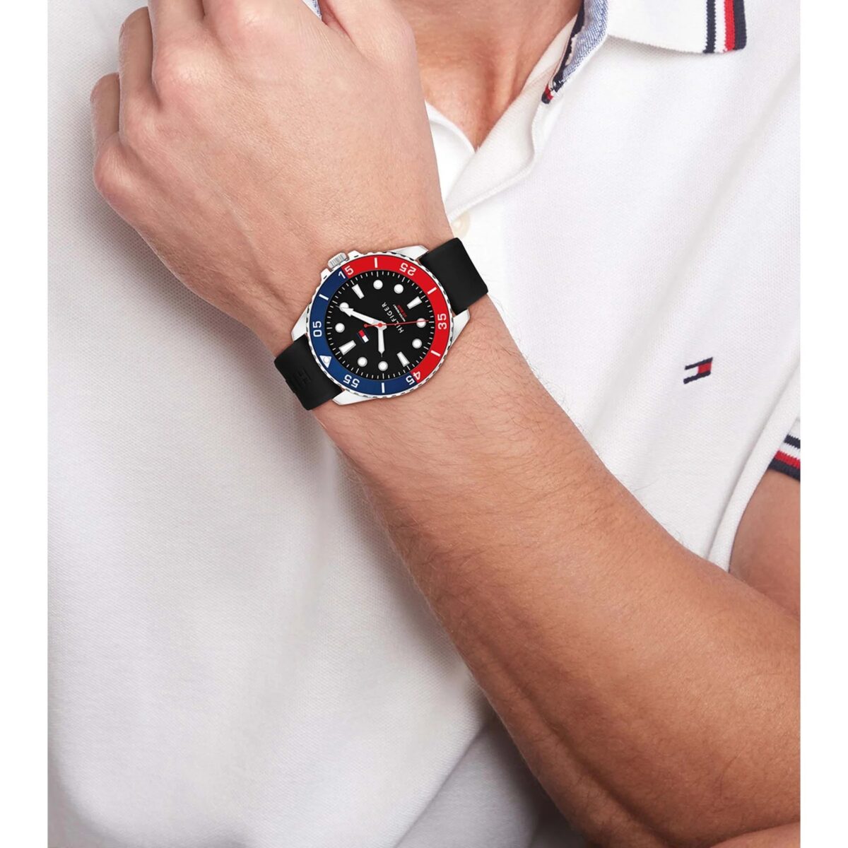 ⁦Tommy Hilfiger 1792201 Black Dial Black Silicone Strap Watch For Men⁩ - الصورة ⁦5⁩