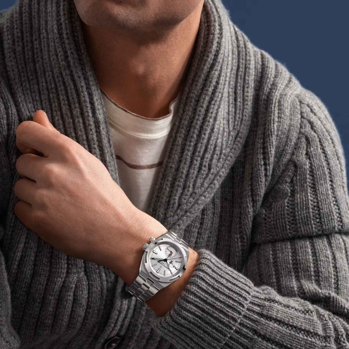 ⁦Vacheron Constantin Dual Time 42.5 mm Silver 7920V/210A-B333⁩ - الصورة ⁦6⁩