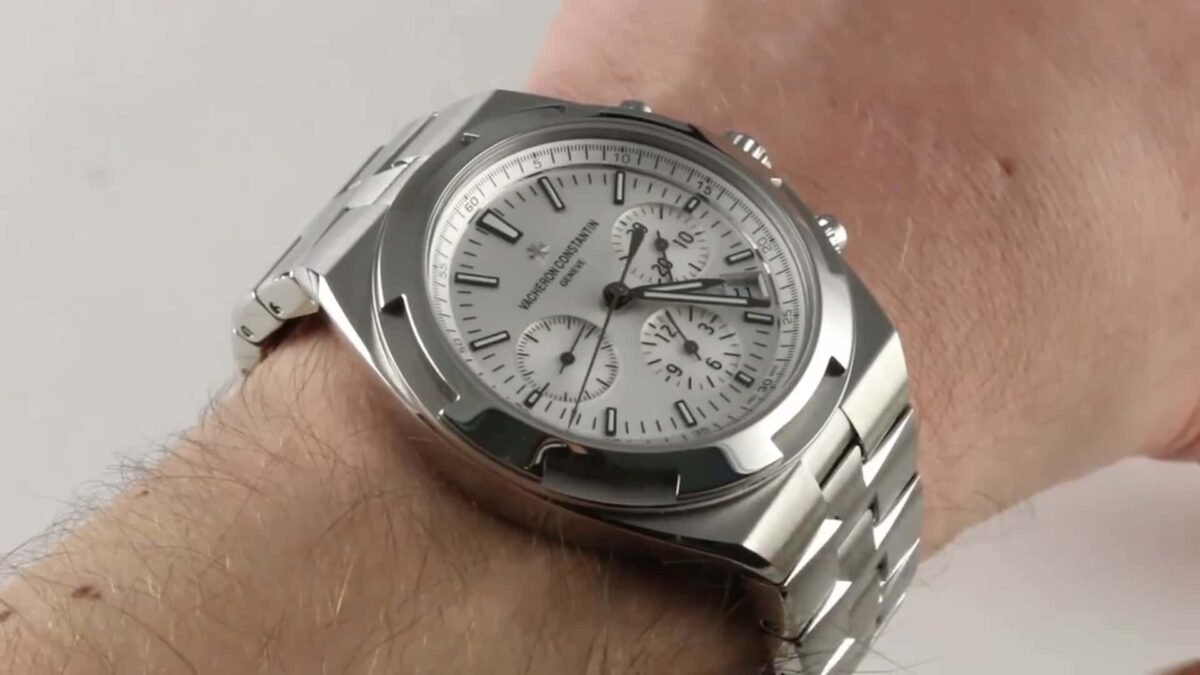 ⁦Vacheron Constantin – 5500V/110A-B075 Overseas Chronograph Stainless Steel / Silver⁩ - الصورة ⁦5⁩
