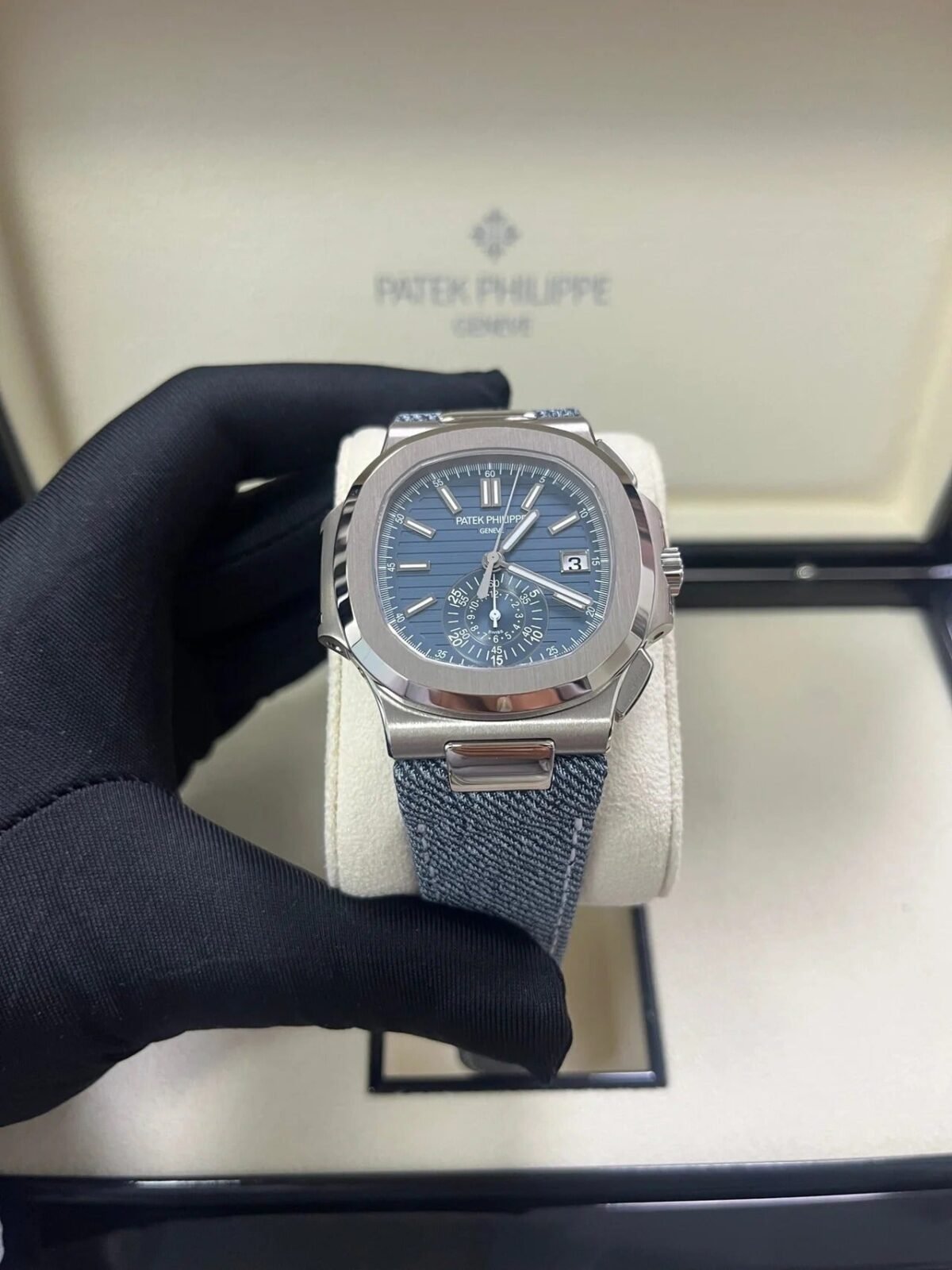 ⁦Patek Philippe Nautilus watch⁩ - الصورة ⁦4⁩