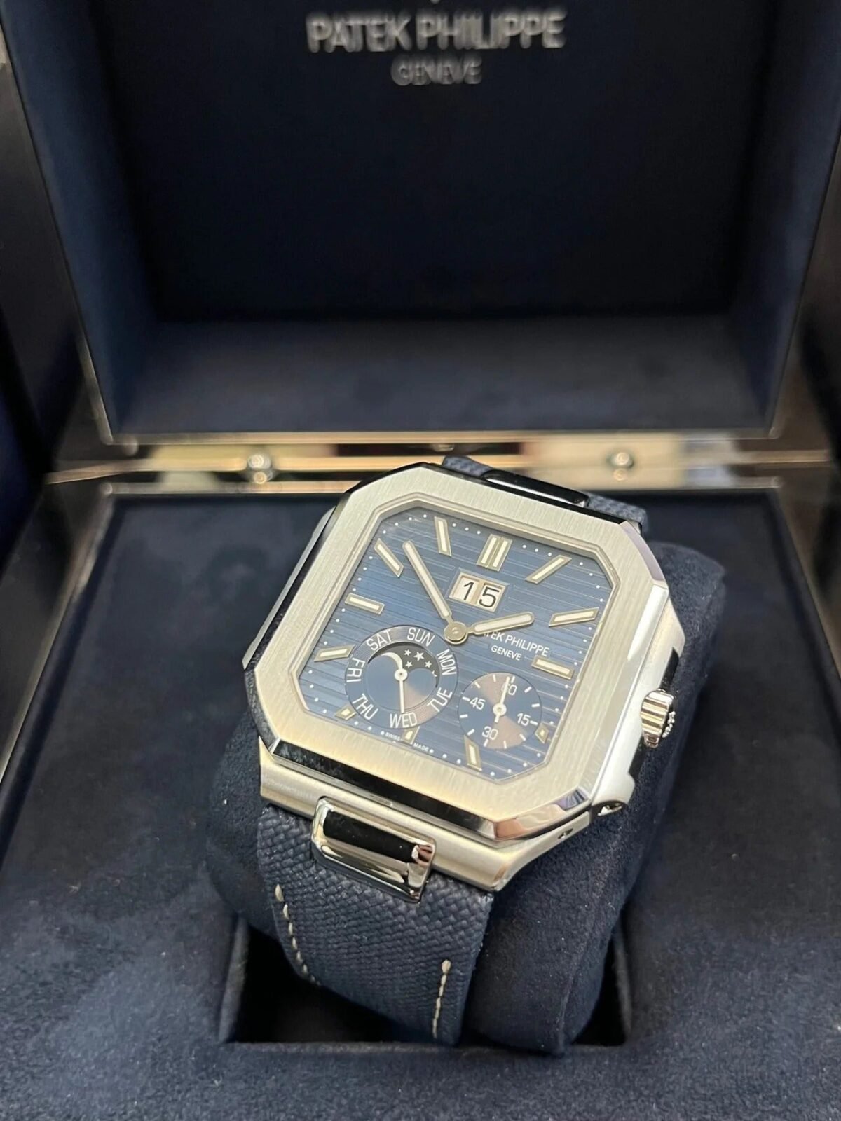 ⁦Patek Philippe Watch For Men 5822P-001⁩ - الصورة ⁦4⁩